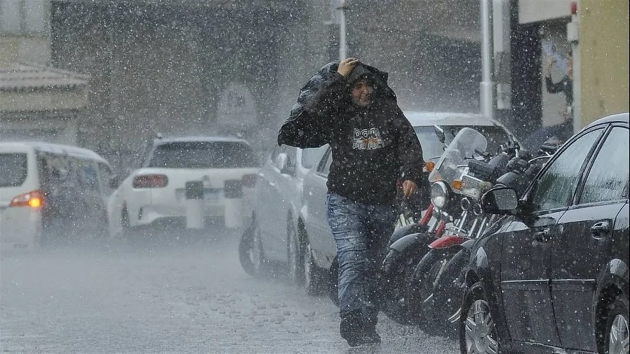 توقعات الأرصاد لتقلبات جوية غدًا تشمل شبورة كثيفة وأمطارًا على مناطق متفرقة